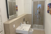 Obj.-Nr.-01250206-Fitnessraum-Dusche-Damen
