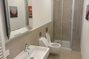 Obj.-Nr.-01250206-Fitnessraum-Dusche-Herren