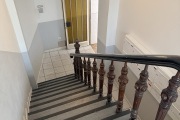 Obj.-Nr.-03260404-Treppenhaus-Eingang