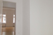 Obj.-Nr.-04230810-Schlafzimmer-zum-Flur-und-Wohnzimmer
