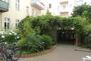 Obj.-Nr.-04250402-schoener-gruener-Innenhof