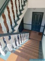 Obj.-Nr.-04251003-Treppenhaus-zur-Wohnung