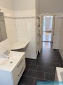 Obj.-Nr.-04251003-Wannenbad-zum-Flur
