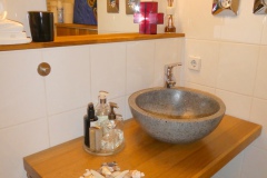 Obj.-Nr.-05220711-Wannenbad-Terrazzo-Waschbecken