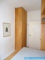 Obj.-Nr.-05231002-Schrank-im-Schlafzimmer
