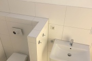 Obj.-Nr.-05241008-Duschbad-Waschbecken-und-WC