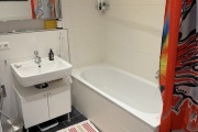 Obj.-Nr.-05250503-Wannenbad-Waschbereich-Wanne
