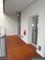 Obj.-Nr.-05260706-Terrasse-zum-Aufzug-Treppenhaus