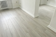Obj.-Nr.-07250502-Bodenbelag-Vinyl-Design-hellgrau