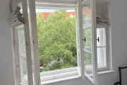 Obj.-Nr.-09260206-Schlafzimmer-Blick-zum-Krampasplatz
