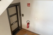 Obj.-Nr.-09260206-Treppenhaus-zur-Wohnung