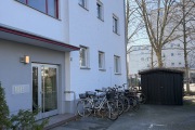27Obj.-Nr.-11260305-Vorplatz