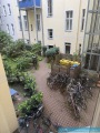 4211260801-Innenhof-Fahrraeder
