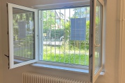 Obj.-Nr.-12240602-Wohn-Schlafzimmer-Fenster-Ausblick