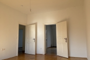 Obj.-Nr.-12260503-Schlafzimmer-rueckwaerts