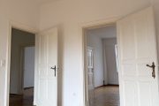 Obj.-Nr.-12260503-Schlafzimmer-zum-Flur