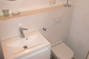 Obj.-Nr.-14210804-Wannenbad-WC-Waschbereich