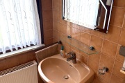 1714260701-Wannenbad-Waschbereich