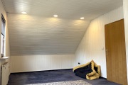 2314260701-Dachzimmer-zum-Flur
