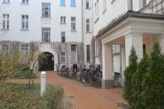 Obj.-Nr.-19220301-Innenhof-Zugang-Fahrrad