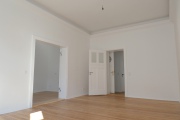 Obj.-Nr.-19250804-Wohnzimmer-zur-Kueche-und-Flur