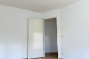 Obj.-Nr.-21250603-Schlafzimmer-zum-Flur