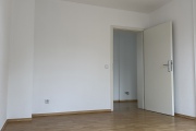 Obj.-Nr.-21251001-Schlafzimmer-zum-Flur