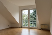 Obj.-Nr.-21251001-Wohnzimmer-zum-Balkon