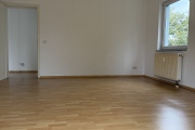 Obj.-Nr.-21251001-Wohnzimmer-zum-Flur