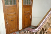 Obj.-Nr.-24231103-Treppenhaus-zur-Wohnung